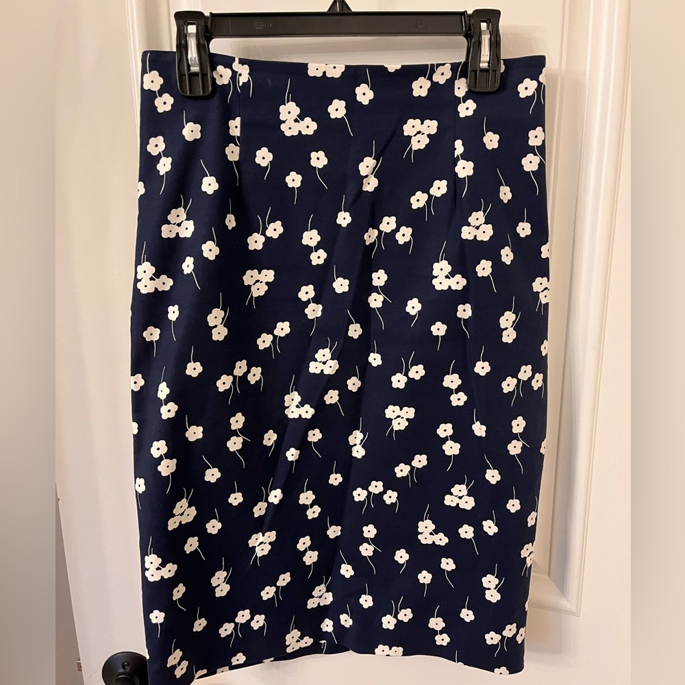 Boden pencil skirt. Navy with white flowers. Has slit in back